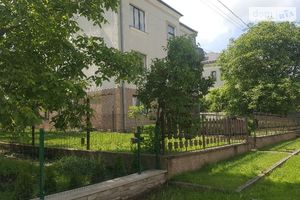 Продается дом на 3 этажа 250 кв. м с беседкой
