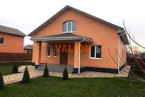 Продается одноэтажный дом 130 кв. м с беседкой