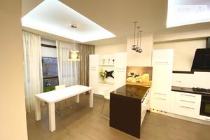 Продается 5-комнатная квартира 227 кв. м в Киеве