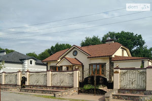 Продается дом на 2 этажа 243 кв. м с бассейном