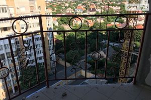 Продається 2-кімнатна квартира 71.2 кв. м у Одесі