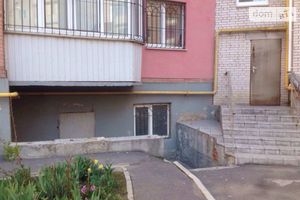Продається приміщення вільного призначення 110 кв. м в 9-поверховій будівлі