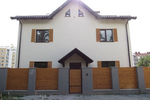Продается дом на 2 этажа 320 кв. м с балконом