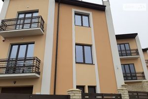 Продается часть дома 250 кв. м с балконом