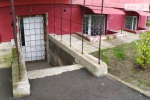 Продается нежилое помещение в жилом доме 117.7 кв. м в 10-этажном здании