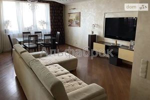 Продается 4-комнатная квартира 138 кв. м в Киеве