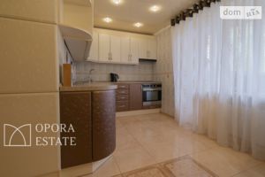 Продається 3-кімнатна квартира 132 кв. м у Чернігові