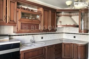 Продается 4-комнатная квартира 146 кв. м в Киеве
