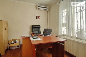 Продається офіс 61 кв. м в житловому фонді