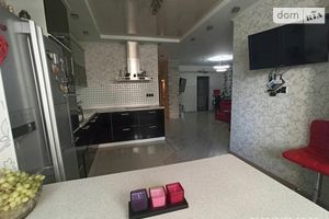 Продается 2-комнатная квартира 67.33 кв. м в Киеве