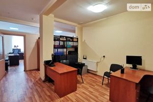 Продається об'єкт сфери послуг 68 кв. м в 3-поверховій будівлі