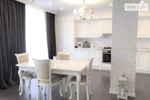 Продається 3-кімнатна квартира 120 кв. м у Одесі