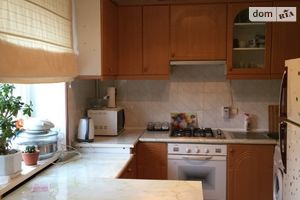 Продається 4-кімнатна квартира 75 кв. м у Одесі