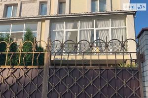 Продається частина будинку 400 кв. м з балконом