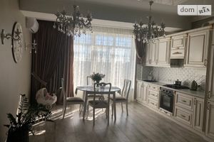 Продається 2-кімнатна квартира 80 кв. м у Одесі