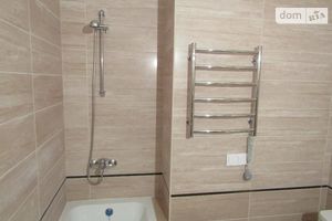 Продається 2-кімнатна квартира 65 кв. м у Києві
