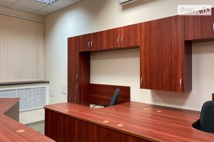 Продається об'єкт сфери послуг 228 кв. м в 10-поверховій будівлі