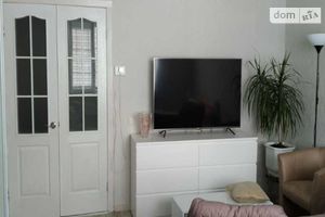 Продается 1-комнатная квартира 48 кв. м в Полтаве