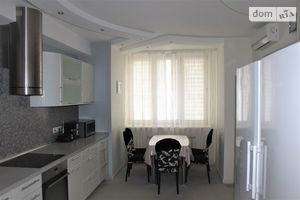 Продается 6-комнатная квартира 212 кв. м в Киеве