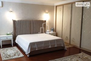 Сдается в аренду 3-комнатная квартира 140 кв. м в Киеве