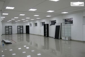 Здається в оренду приміщення вільного призначення 214 кв. м в 9-поверховій будівлі