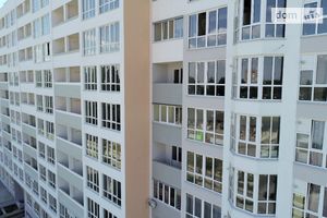Продається 5-кімнатна квартира 157.6 кв. м у Чернігові