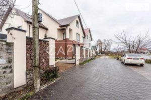 Здається в оренду одноповерховий будинок 450 кв. м з гаражем