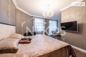 Продается 4-комнатная квартира 180 кв. м в Киеве