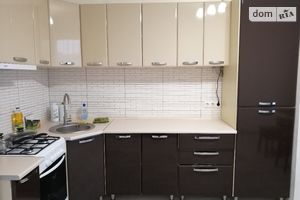 Продается 2-комнатная квартира 65 кв. м в Ровно