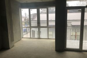 Продается 1-комнатная квартира 56 кв. м в Ужгороде