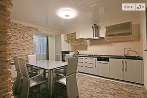 Продается 4-комнатная квартира 130 кв. м в Одессе