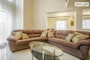 Сдается в аренду дом на 3 этажа 400 кв. м с балконом