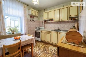 Продается 4-комнатная квартира 74 кв. м в Львове