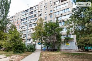 Продается нежилое помещение в жилом доме 175 кв. м в 9-этажном здании