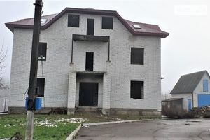 Продается дом на 3 этажа 495 кв. м с верандой