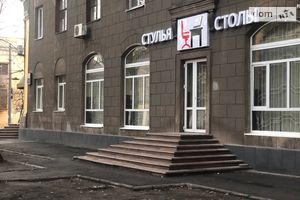 Продается нежилое помещение в жилом доме 100 кв. м в 4-этажном здании