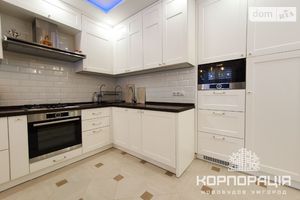Продается 2-комнатная квартира 60.5 кв. м в Ужгороде
