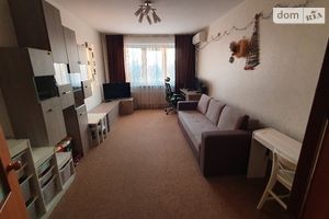 Продається 2-кімнатна квартира 67.1 кв. м у Києві