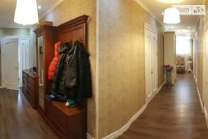 Продается дом на 2 этажа 180 кв. м с мансардой