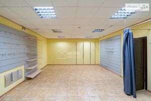 Сдается в аренду нежилое помещение в жилом доме 55 кв. м в 7-этажном здании