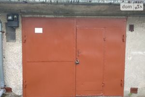 Продается место в гаражном кооперативе под легковое авто на 31.5 кв. м