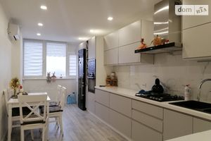 Продается 2-комнатная квартира 76 кв. м в Тернополе