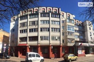 Здається в оренду офіс 378.4 кв. м в нежитловому приміщені в житловому будинку