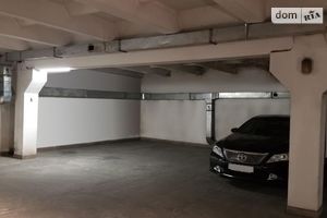 Продається підземний паркінг під легкове авто на 32 кв. м