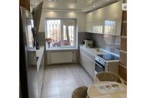 Продается 4-комнатная квартира 88 кв. м в Днепре