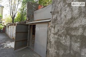 Продається бокс в гаражному комплексі під легкове авто на 17.5 кв. м
