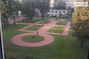 Продається 2-кімнатна квартира 82 кв. м у Львові