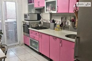 Сдается в аренду 3-комнатная квартира 69 кв. м в Ровно