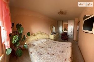 Продается 4-комнатная квартира 69 кв. м в Днепре