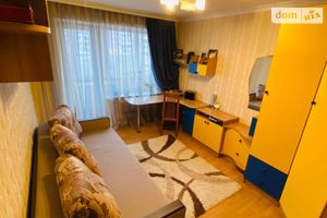Продается 4-комнатная квартира 82 кв. м в Днепре